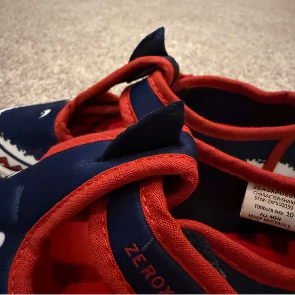 NWT ZeroXposur toddler size 10 Shark water shoes with Velcro strap - Picture 6 of 10